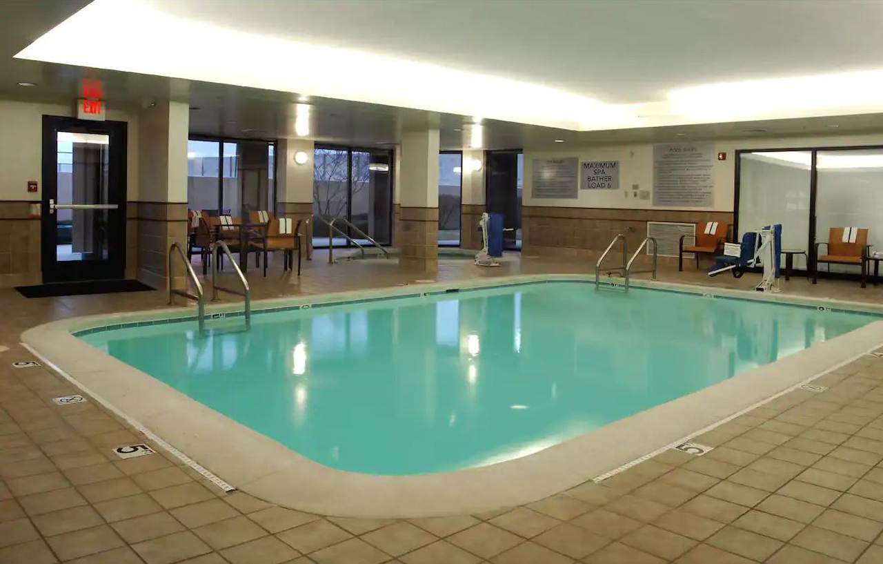 Courtyard Indianapolis Northwest Hotel Buitenkant foto